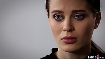 Lana Rhoades Aláveti Magát Domináns Mostohatestvére Szexuális Erejének