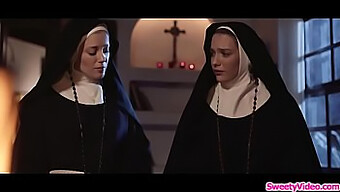 Monjas Rubias Se Involucran En Sensuales Actos Lésbicos.