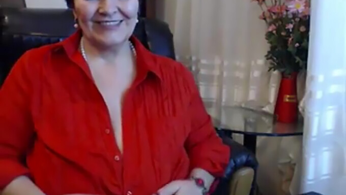 Grandma'S Webcam Show: Voluptuous And Experienced