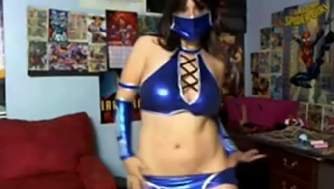 Cosplaying Mortal Kombat Girl Reveals Her Assets On Webcam