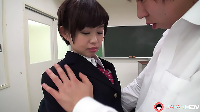 Kaho Miyazaki, Japanilainen College Tyttö, Antaa Intohimoinen Suihinotto Tässä Sensuroimaton Video.