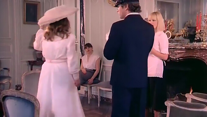 Première Expérience D'Une Jeune Femme Dans Un Trio (1979)