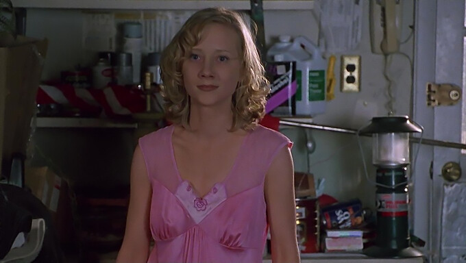 A Atriz Americana Anne Heche Em Lingerie Sedutora