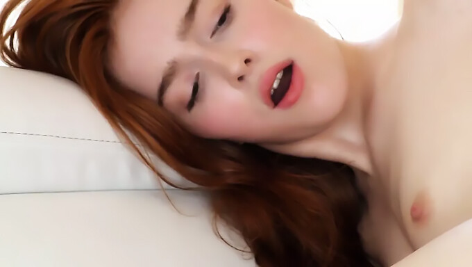 Jia Lissa, Úžasná Zrzka, Zažíva Intenzívne Potešenie